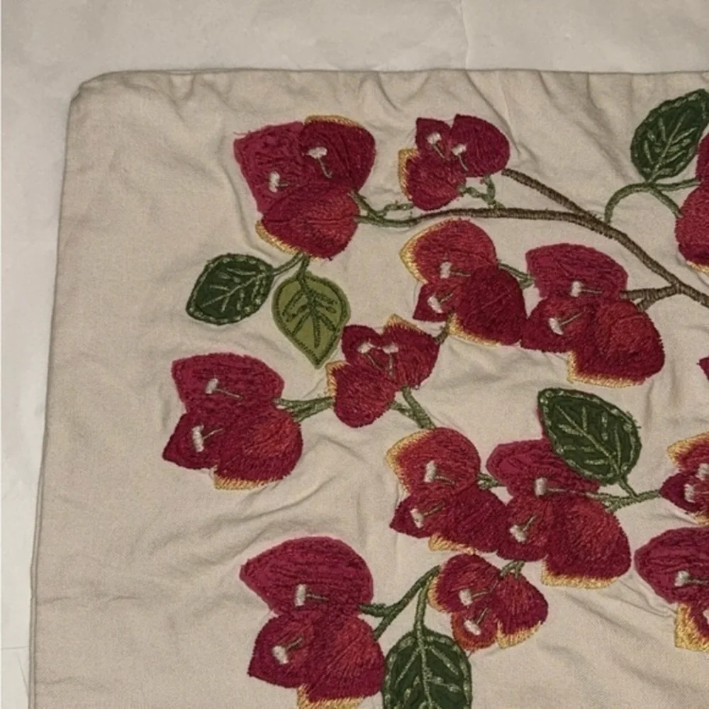 Pottery‎ Barn 100% Cotton Floral Embroidered Lumbar Pillow Cover 16x26